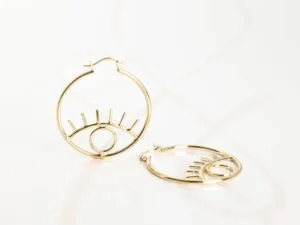 ARRACADA ORO LAMINADO OJO COQUETO LISO