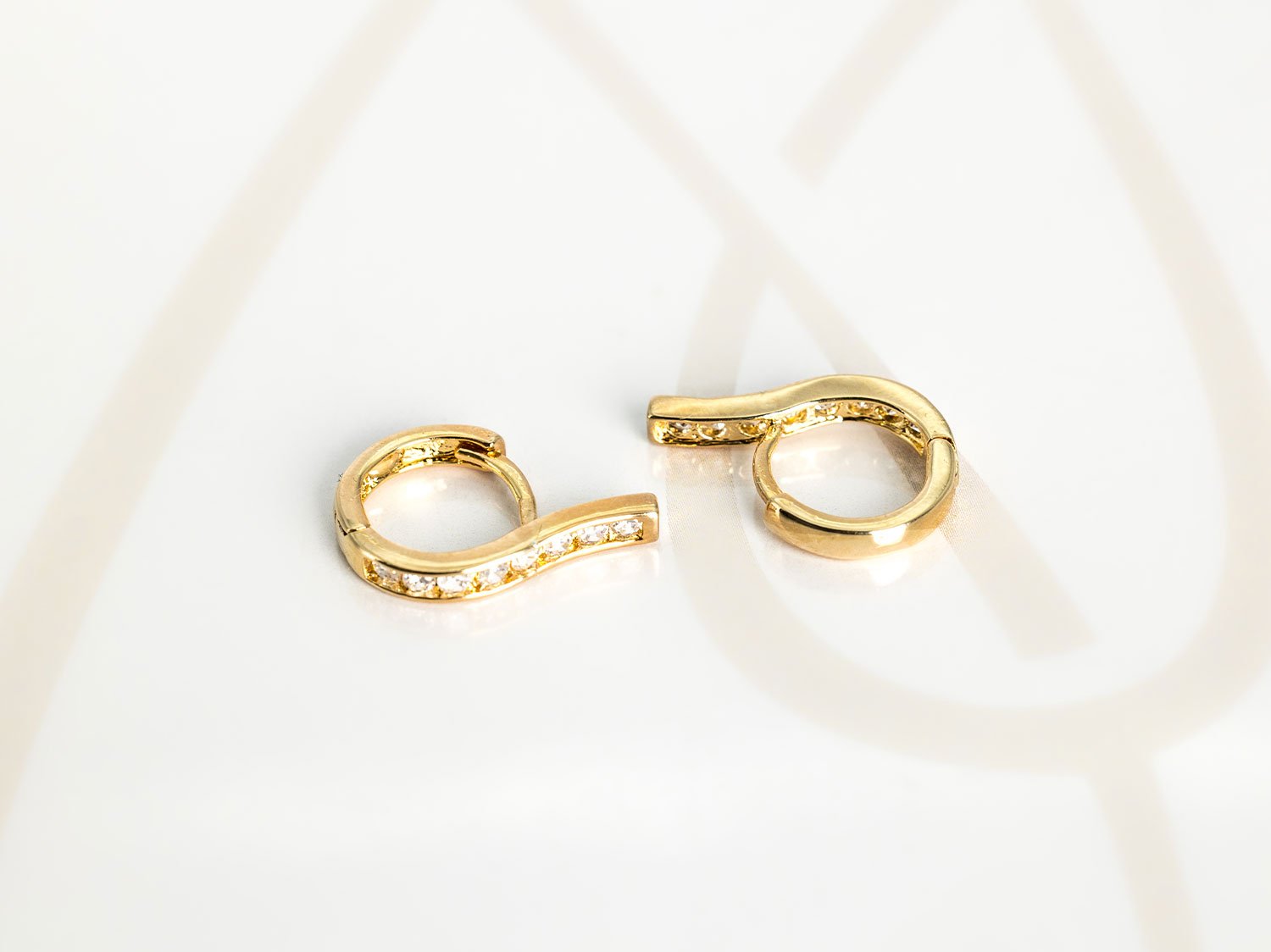 SILVEGO Orecchini Donna In Oro Giallo 14K (585) - Design A Onde Con Zirconia Cubica - Eleganti E Lucenti - 3