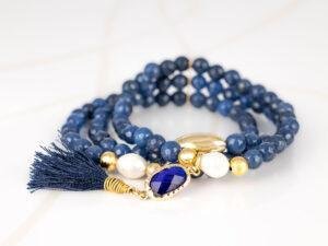 PULSERA CON DIJE ORO LAMINADO POMPON PERLA PIEDRA