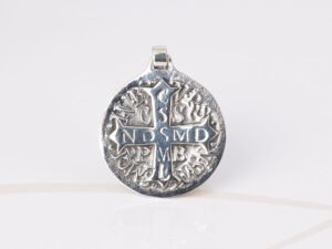 DIJE PLATA SAN BENITO BARROCA PAVONADO