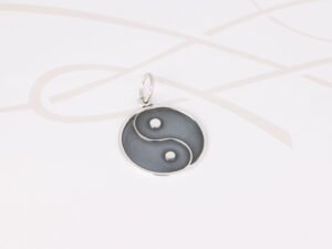 DIJE PLATA YIN Y YANG PAVONADO