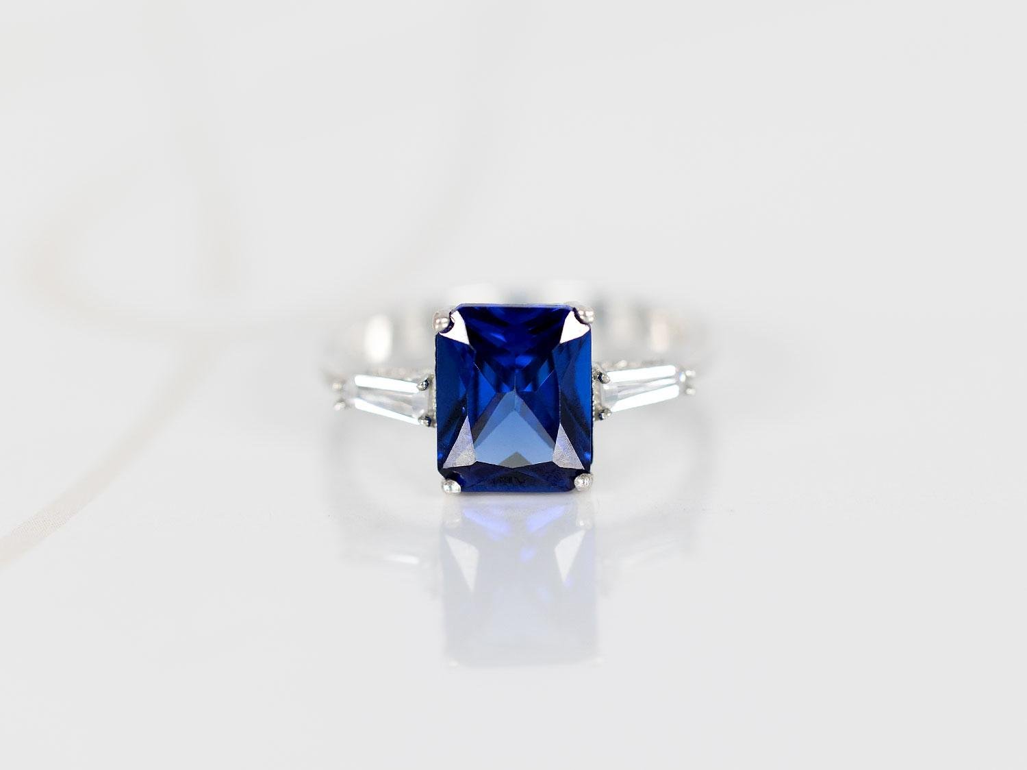 ANILLO PLATA RODIZADA ZAFIRO BAGUETTE LATERAL
