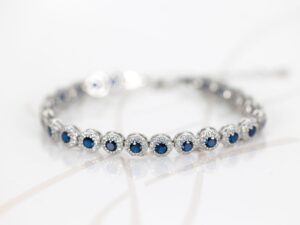 PULSERA PLATA RODIZADA CIRCULOS ZAFIRO CON HALO TOPACIO BLANCO