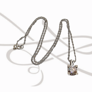 COLLAR CON DIJE PLATA RODIZADA CUADRADO CERTIFICADO MOISSANITE