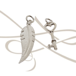 DIJE PLATA FIGURA PLUMA Y LLAVE